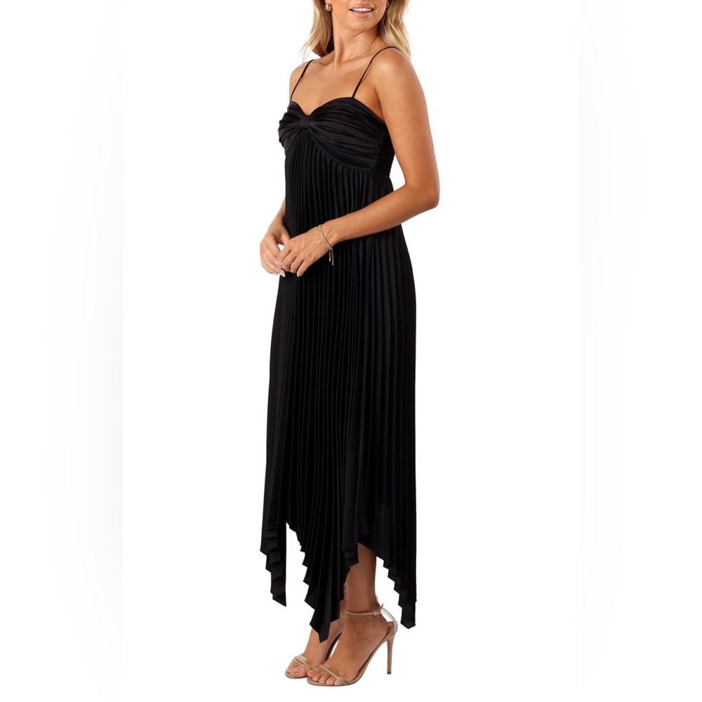 NWT Vikki Pleated Sleeveless Satin Maxi Dress size 10 ptp 18-21”